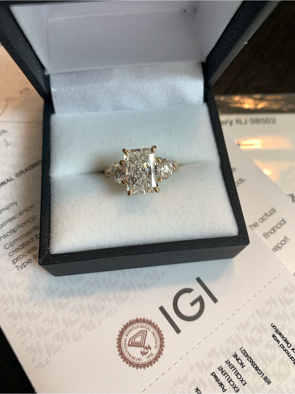 IGI Certified three stone Lab Diamond ring 3+ ct. 14k gold